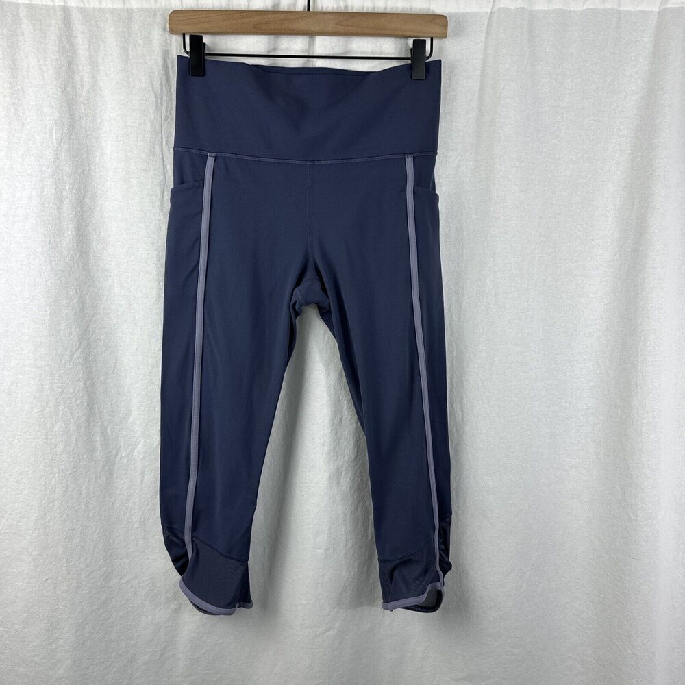 Athleta Salutation Stash Pocket ll Capri Medieval Violet Vented Womens Size M